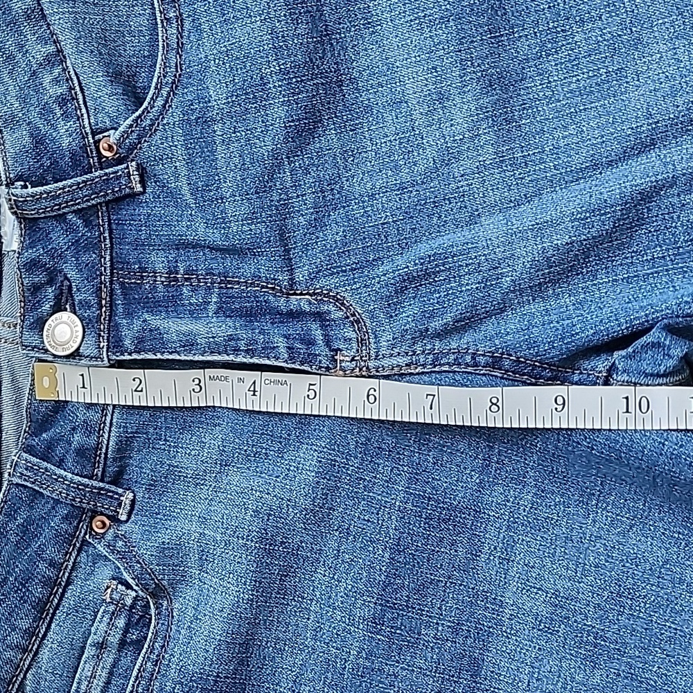 Time and Tru denim shorts Size 8 mid-rise - Picture 3 of 8